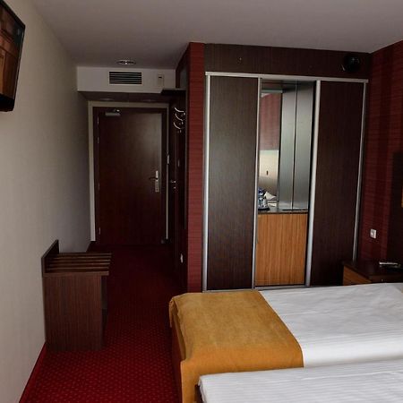 Quest Hotel - Dawniej Hotel Planeta Brzesko Esterno foto
