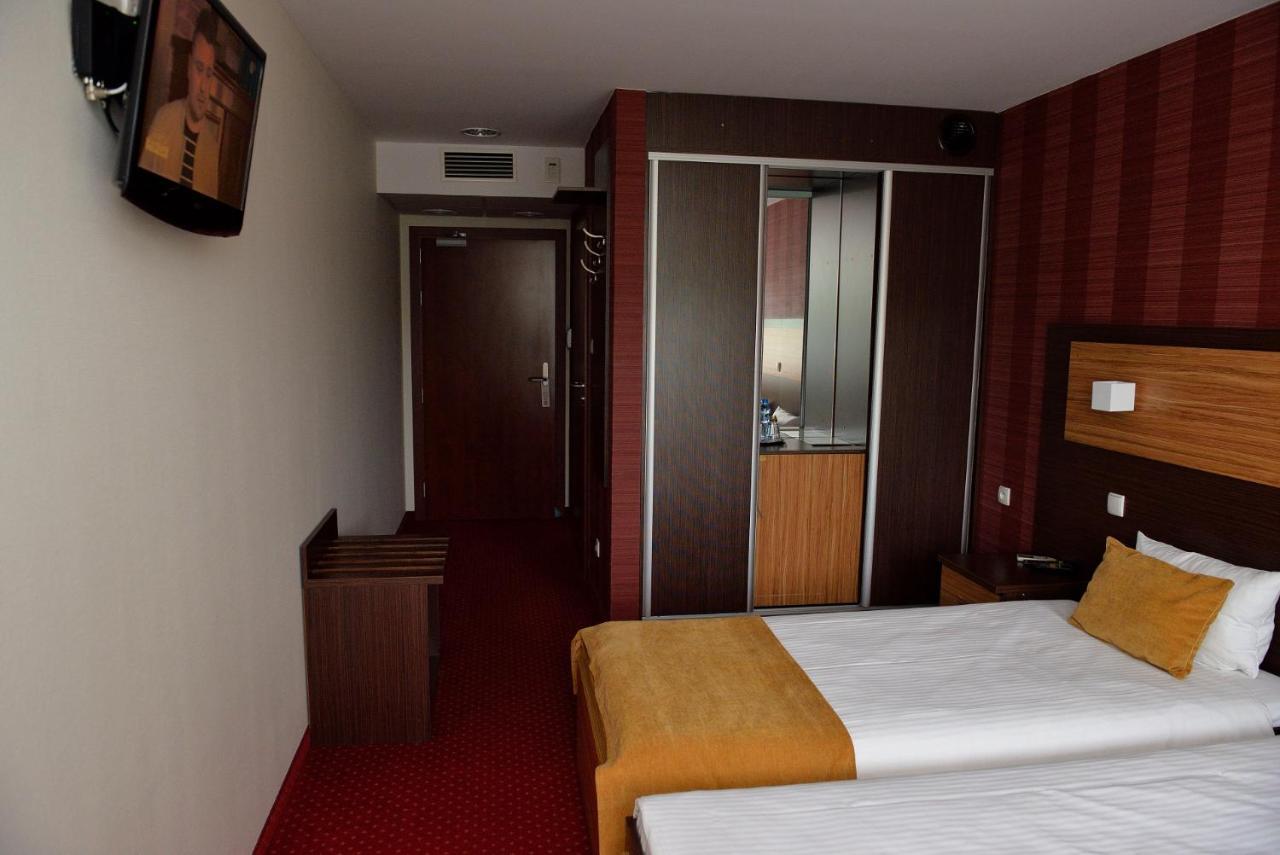 Quest Hotel - Dawniej Hotel Planeta Brzesko Esterno foto