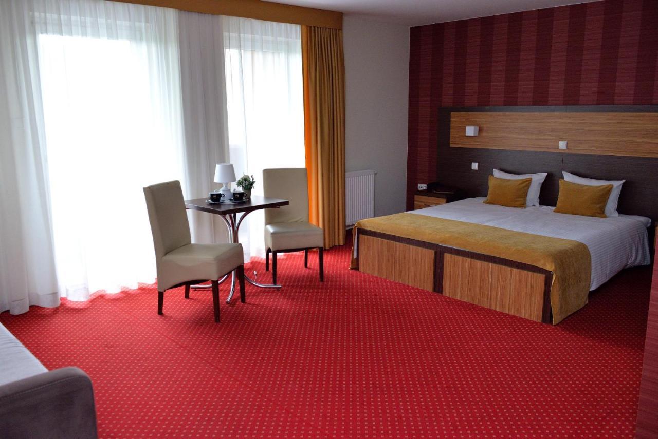 Quest Hotel - Dawniej Hotel Planeta Brzesko Esterno foto