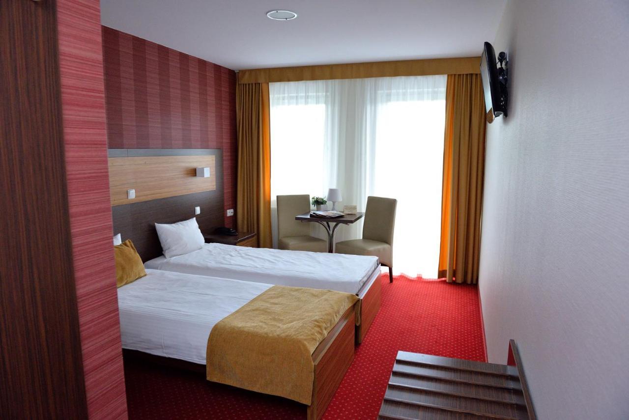 Quest Hotel - Dawniej Hotel Planeta Brzesko Esterno foto